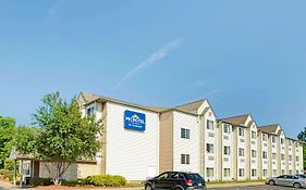 Microtel Inn & Suites by Wyndham Roseville Detroit Area